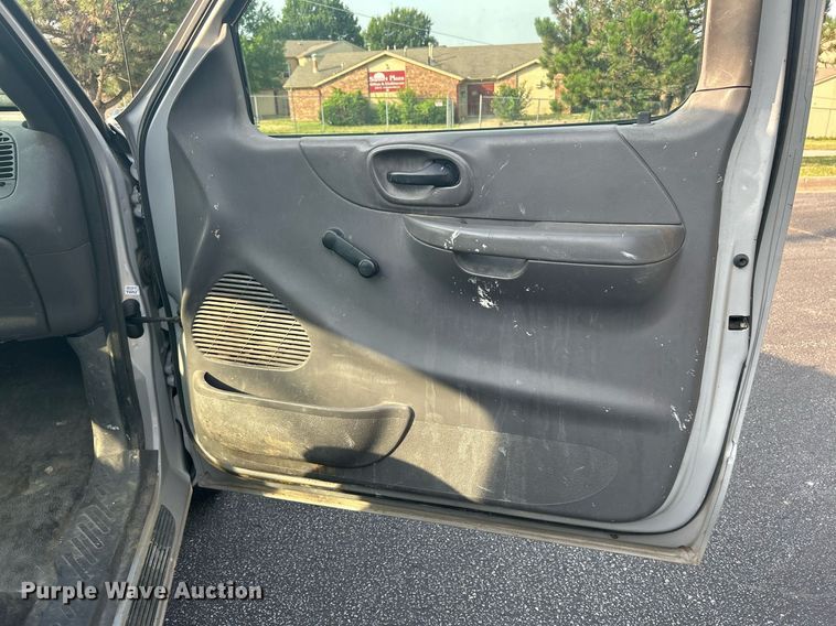 image for item MG9955 2003 Ford F150 XL  pickup truck