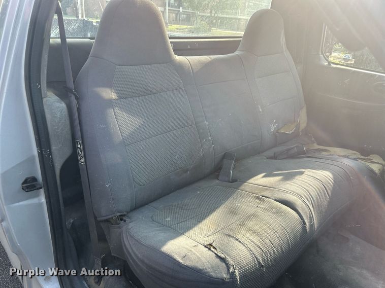 image for item MG9955 2003 Ford F150 XL  pickup truck