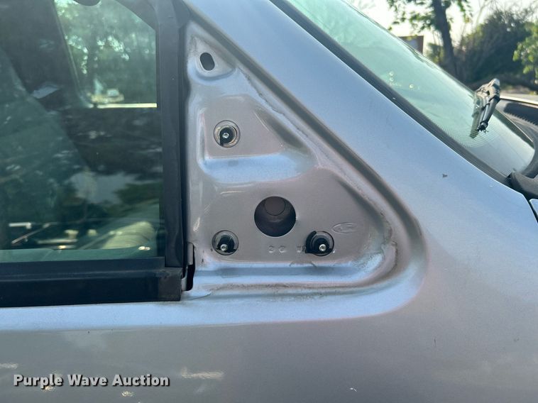 image for item MG9955 2003 Ford F150 XL  pickup truck