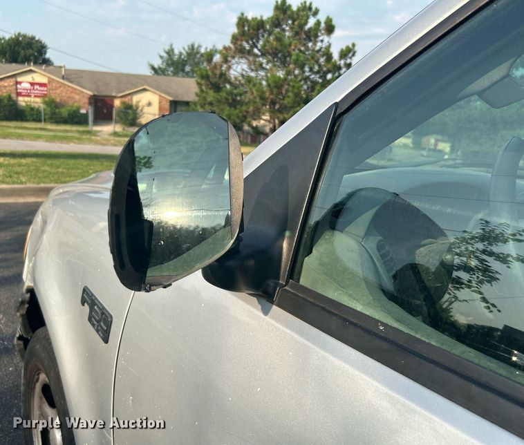 image for item MG9955 2003 Ford F150 XL  pickup truck