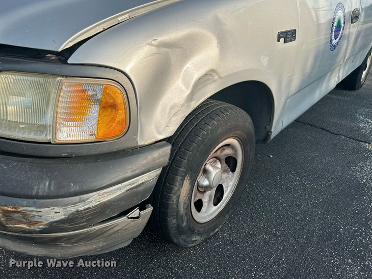 image for item MG9955 2003 Ford F150 XL  pickup truck