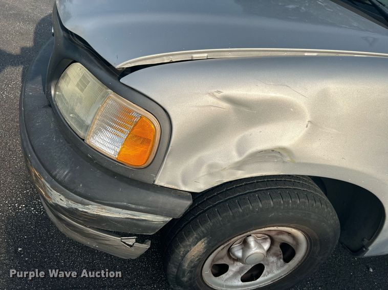 image for item MG9955 2003 Ford F150 XL  pickup truck