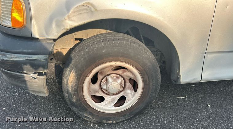 image for item MG9955 2003 Ford F150 XL  pickup truck