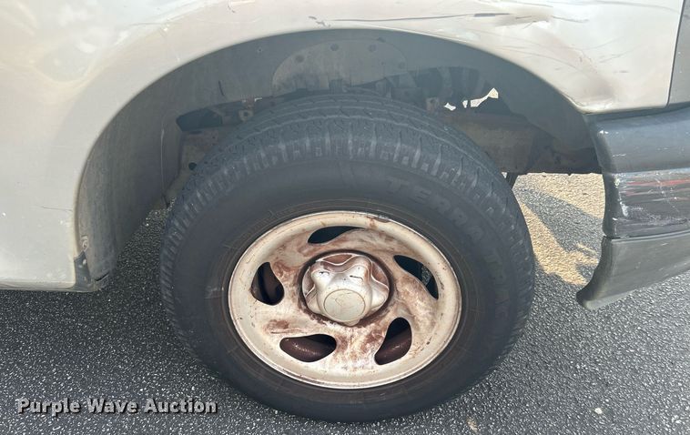 image for item MG9955 2003 Ford F150 XL  pickup truck