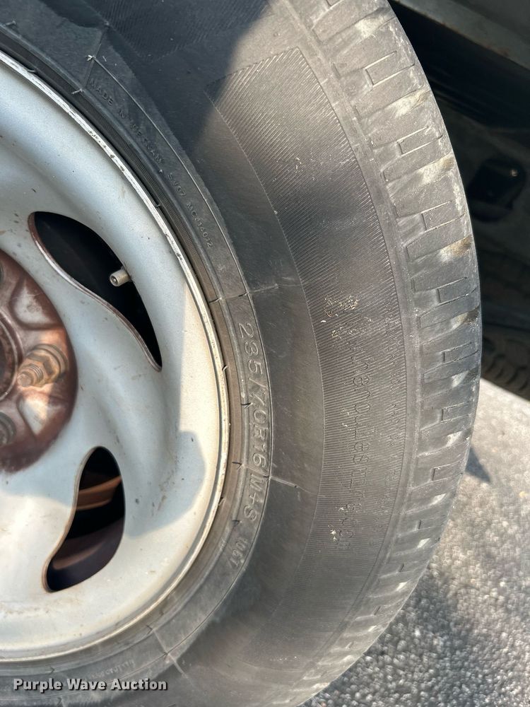 image for item MG9955 2003 Ford F150 XL  pickup truck