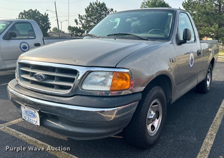 image for item MG9956 2004 Ford F150 XL  pickup truck