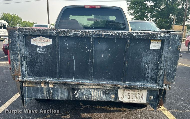 image for item MG9956 2004 Ford F150 XL  pickup truck