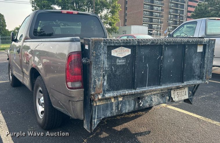 image for item MG9956 2004 Ford F150 XL  pickup truck