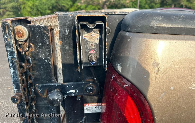 image for item MG9956 2004 Ford F150 XL  pickup truck