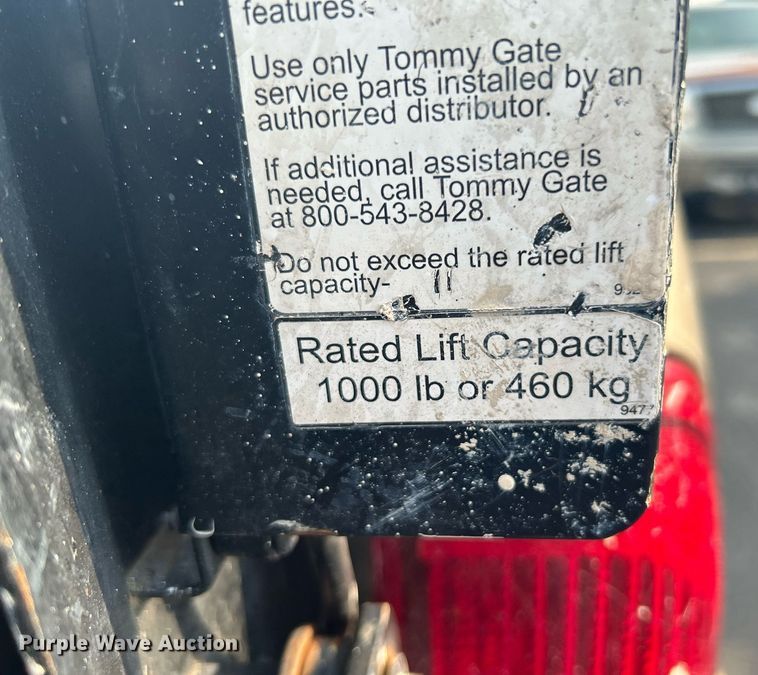 image for item MG9956 2004 Ford F150 XL  pickup truck