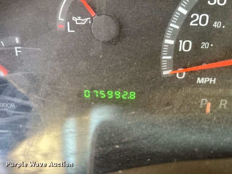 image for item MG9956 2004 Ford F150 XL  pickup truck