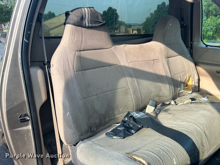 image for item MG9956 2004 Ford F150 XL  pickup truck