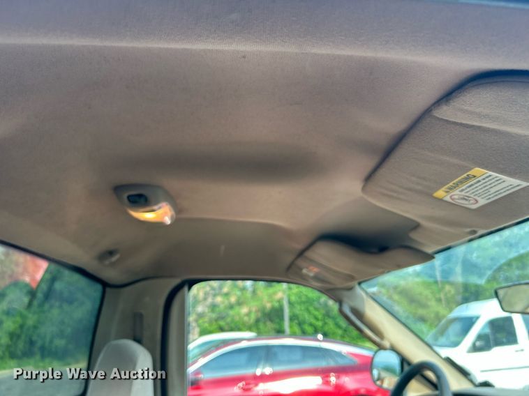 image for item MG9956 2004 Ford F150 XL  pickup truck