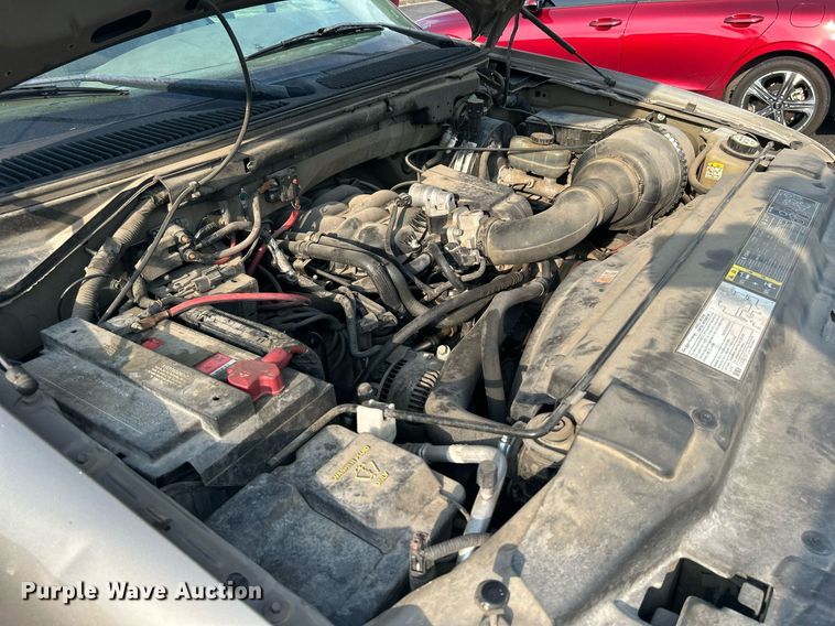 image for item MG9956 2004 Ford F150 XL  pickup truck