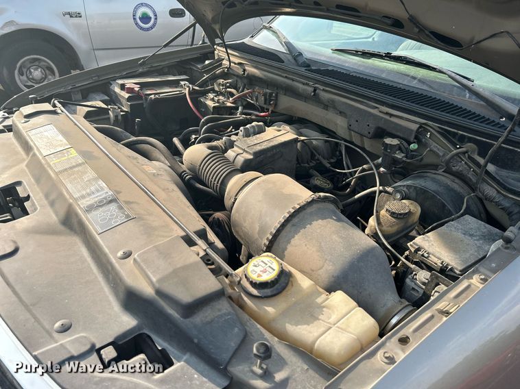 image for item MG9956 2004 Ford F150 XL  pickup truck