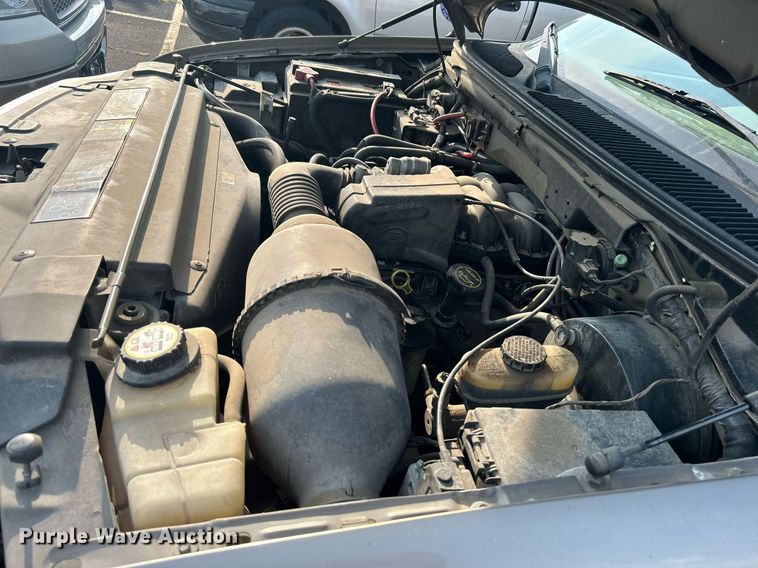 image for item MG9956 2004 Ford F150 XL  pickup truck