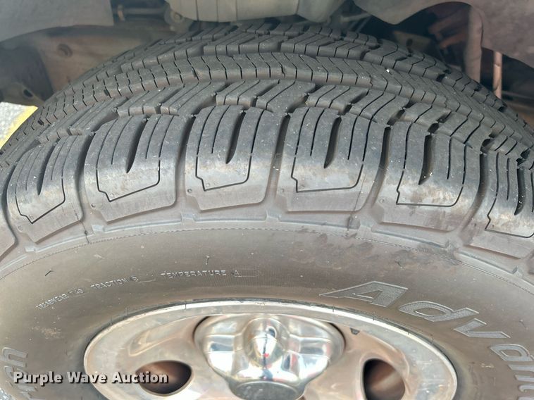 image for item MG9956 2004 Ford F150 XL  pickup truck