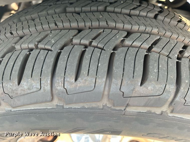 image for item MG9956 2004 Ford F150 XL  pickup truck