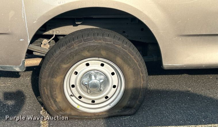 image for item MG9956 2004 Ford F150 XL  pickup truck