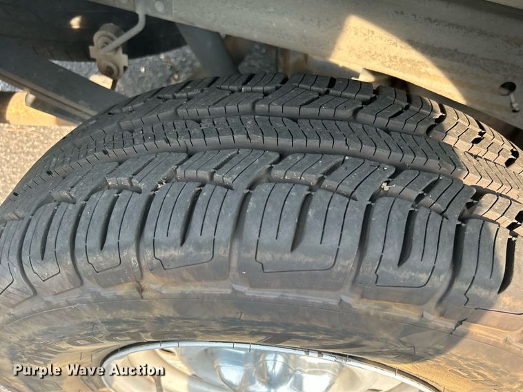 image for item MG9956 2004 Ford F150 XL  pickup truck