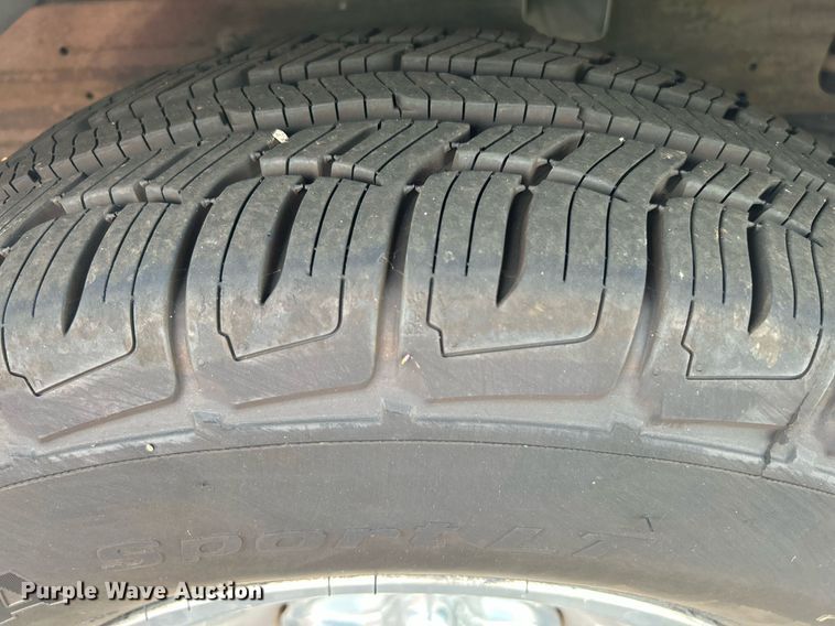 image for item MG9956 2004 Ford F150 XL  pickup truck