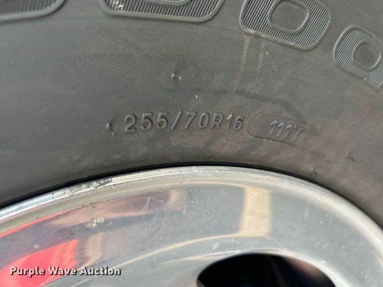 image for item MG9956 2004 Ford F150 XL  pickup truck