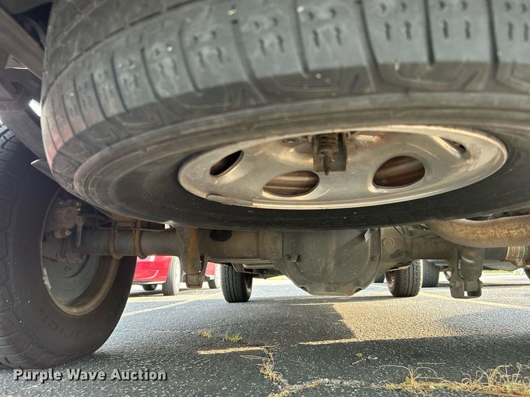 image for item MG9956 2004 Ford F150 XL  pickup truck