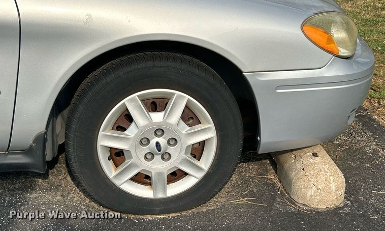 image for item MG9960 2006 Ford Taurus