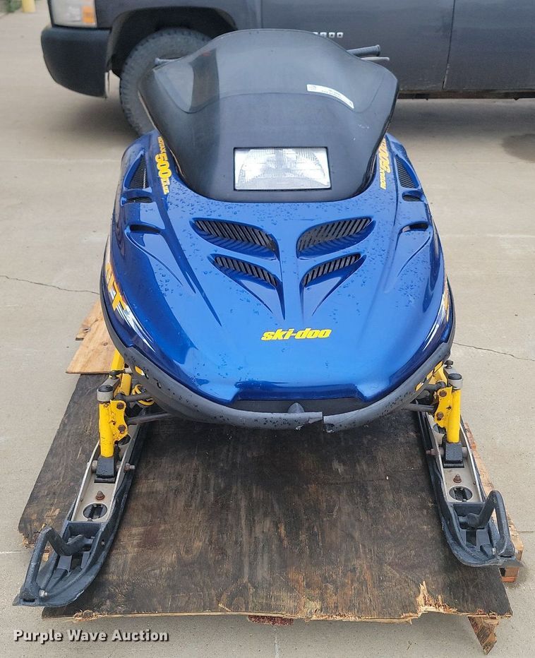 image for item ML9495 1999 Ski-Doo Summit Rotax 500  snowmobile