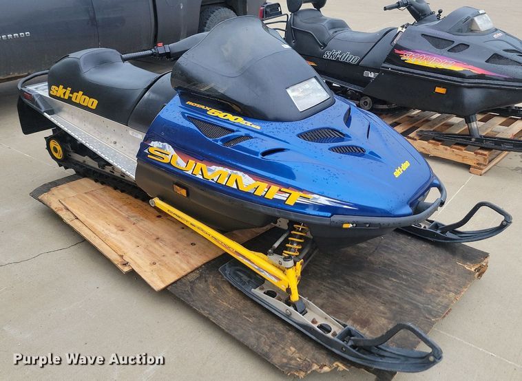 image for item ML9495 1999 Ski-Doo Summit Rotax 500  snowmobile