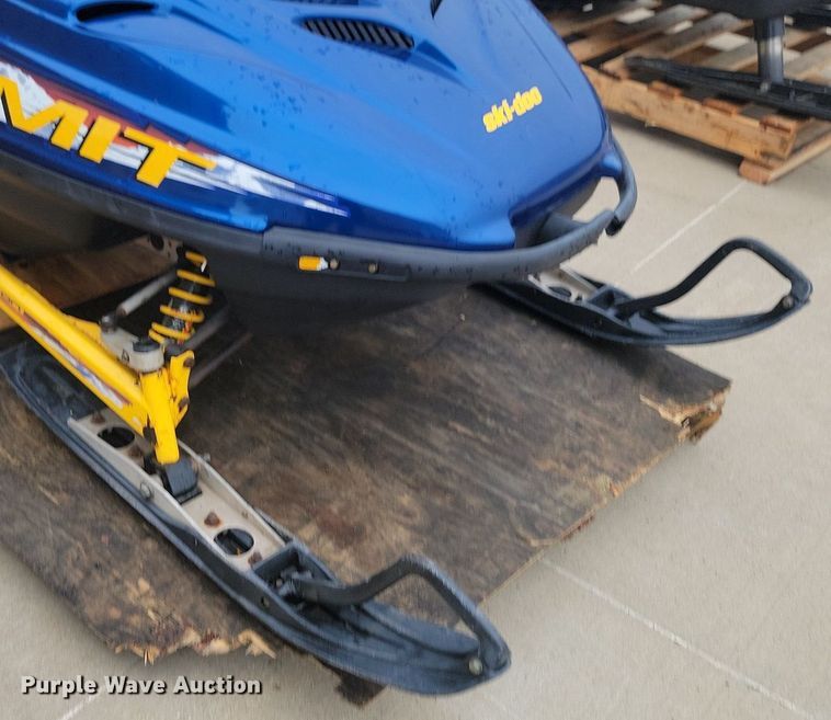 image for item ML9495 1999 Ski-Doo Summit Rotax 500  snowmobile