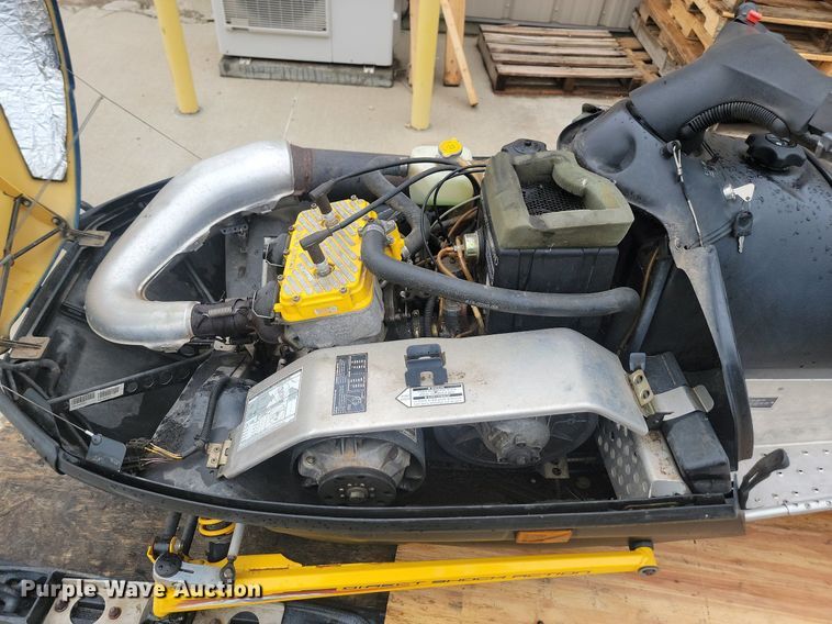 image for item ML9495 1999 Ski-Doo Summit Rotax 500  snowmobile