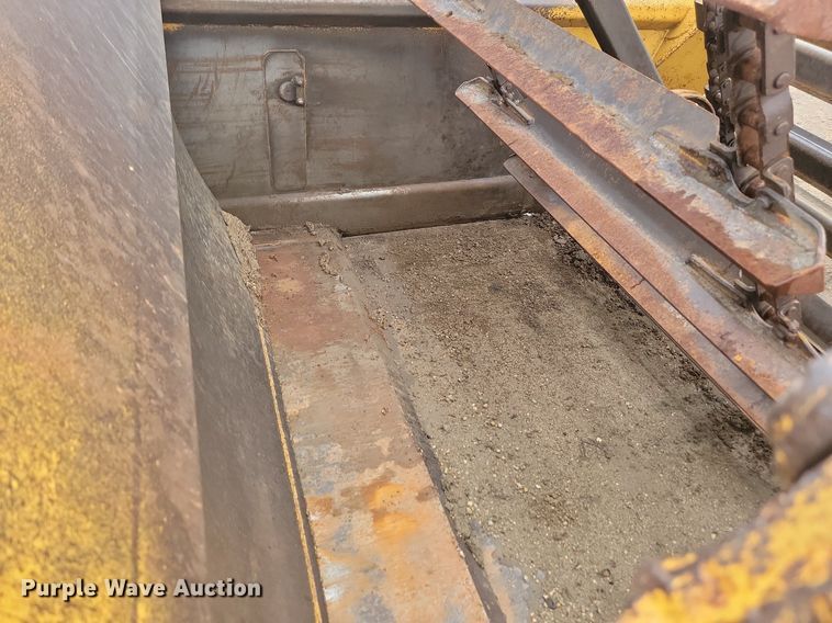 image for item ML9496 1984 Caterpillar 613B  elevating scraper