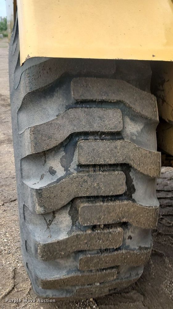 image for item ML9496 1984 Caterpillar 613B  elevating scraper