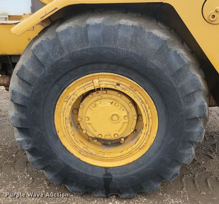 image for item ML9496 1984 Caterpillar 613B  elevating scraper