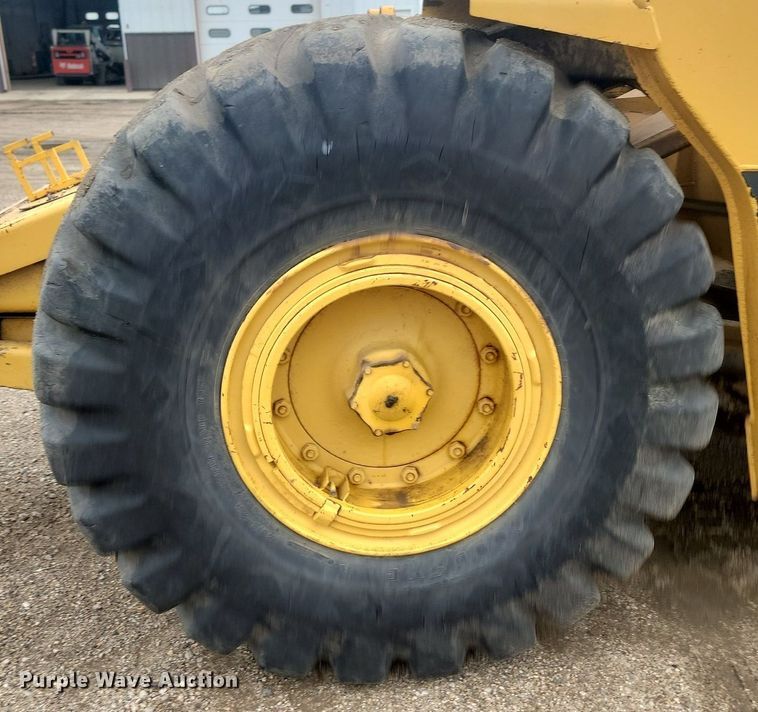 image for item ML9496 1984 Caterpillar 613B  elevating scraper