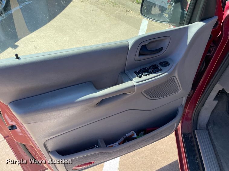 image for item MS9735 2003 Ford Windstar SE  van