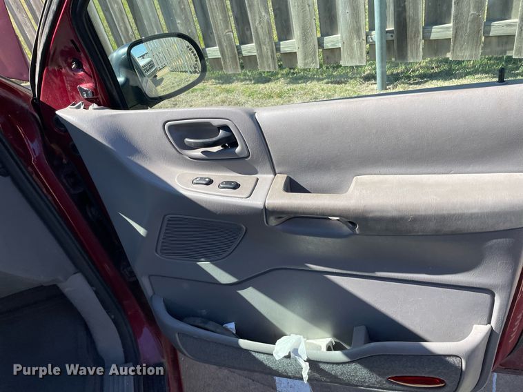 image for item MS9735 2003 Ford Windstar SE  van