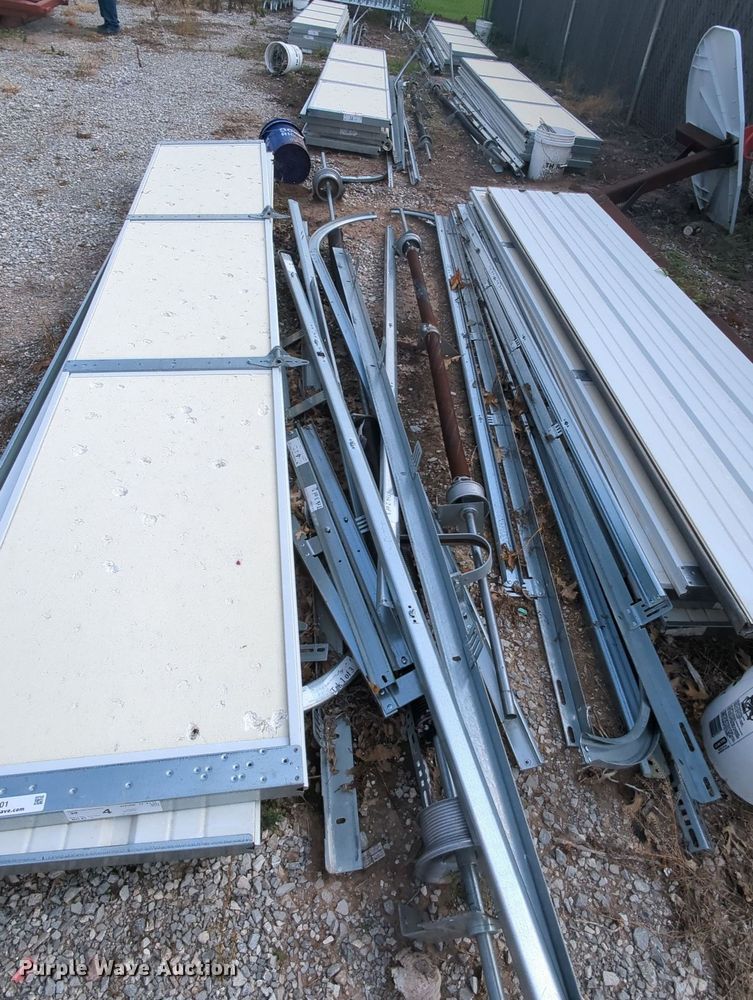 image for item MY9401 (6) garage doors