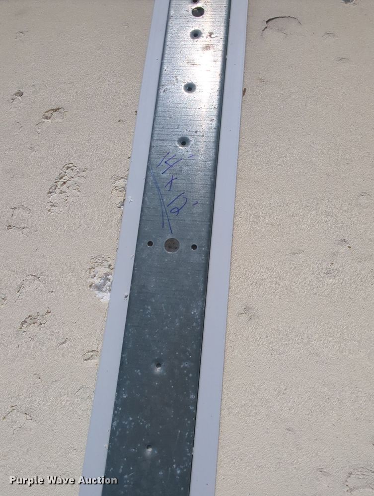 image for item MY9401 (6) garage doors