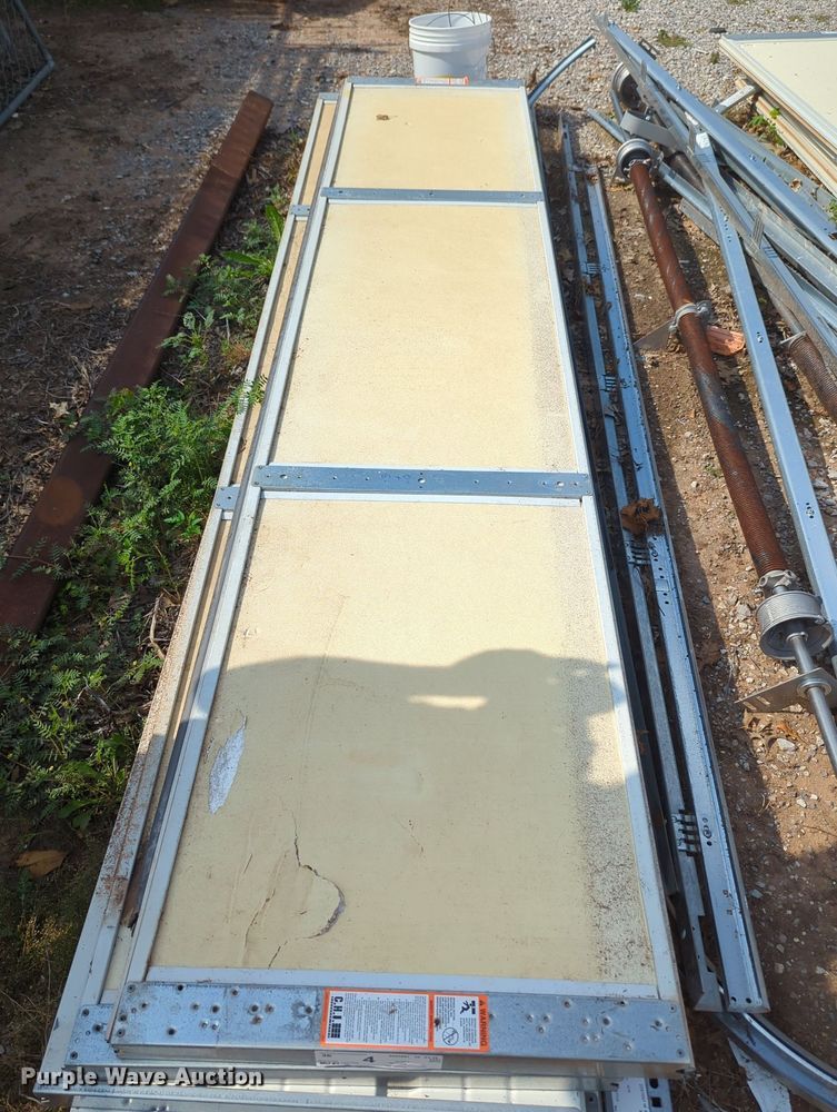 image for item MY9401 (6) garage doors