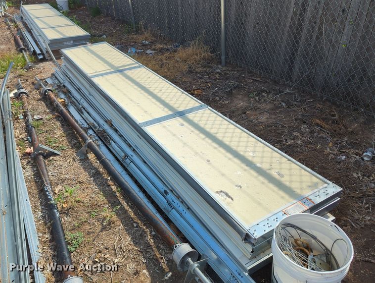 image for item MY9401 (6) garage doors