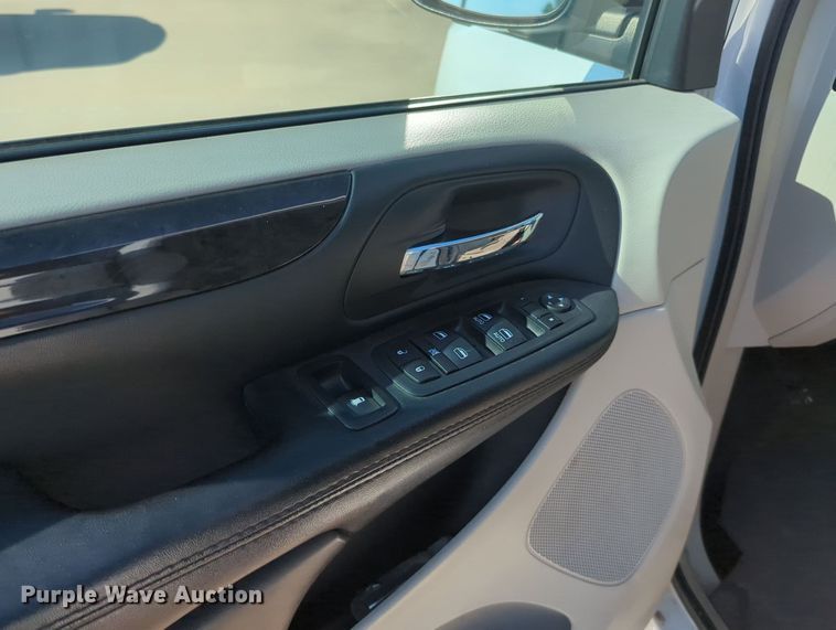 image for item MY9415 2017 Dodge Grand Caravan  handicap accessible van