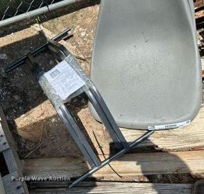 image for item NE9000 (2) boat seats