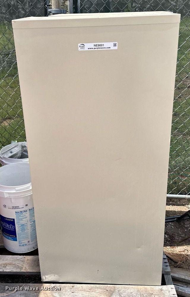 image for item NE9001 (2) four drawer filing cabinets