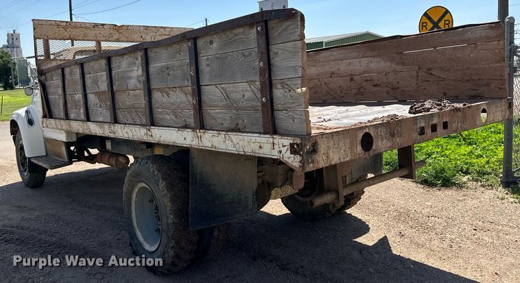 image for item NE9022 1995 Ford F700  dump flatbed truck