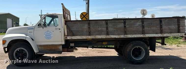 image for item NE9022 1995 Ford F700  dump flatbed truck