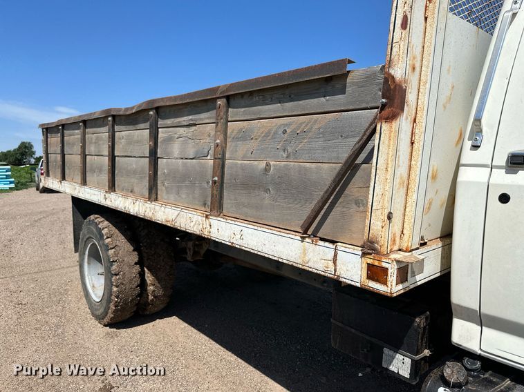 image for item NE9022 1995 Ford F700  dump flatbed truck