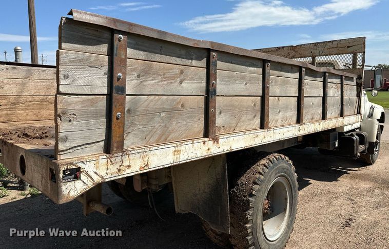 image for item NE9022 1995 Ford F700  dump flatbed truck