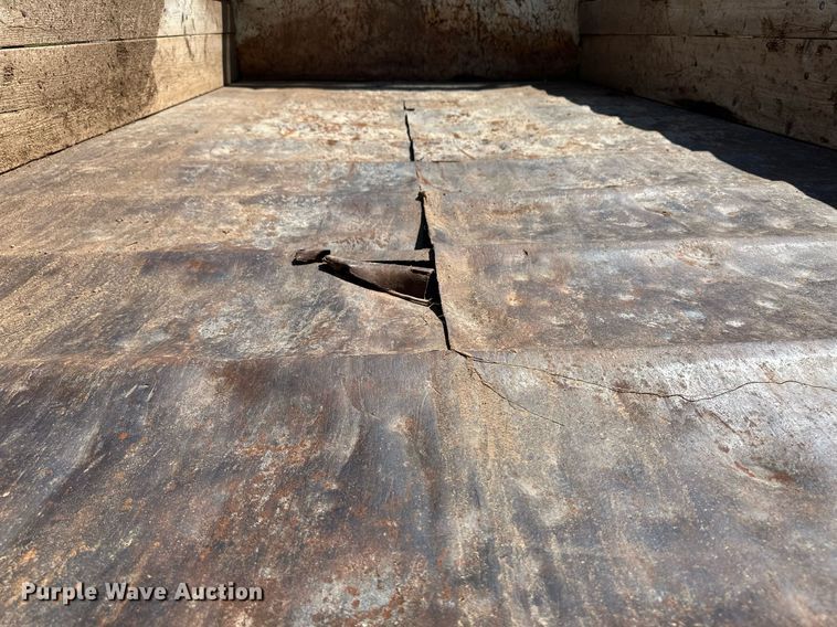 image for item NE9022 1995 Ford F700  dump flatbed truck